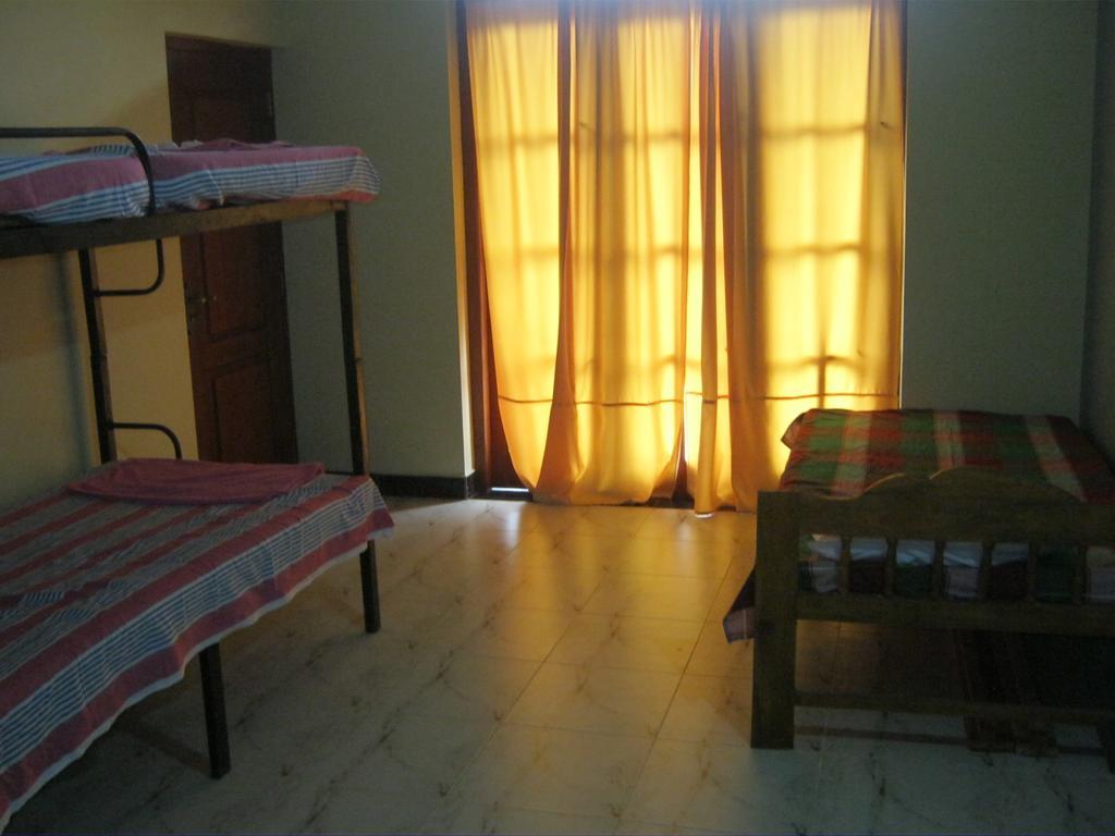 Aurora - Negombo Budget Hostel Chambre photo