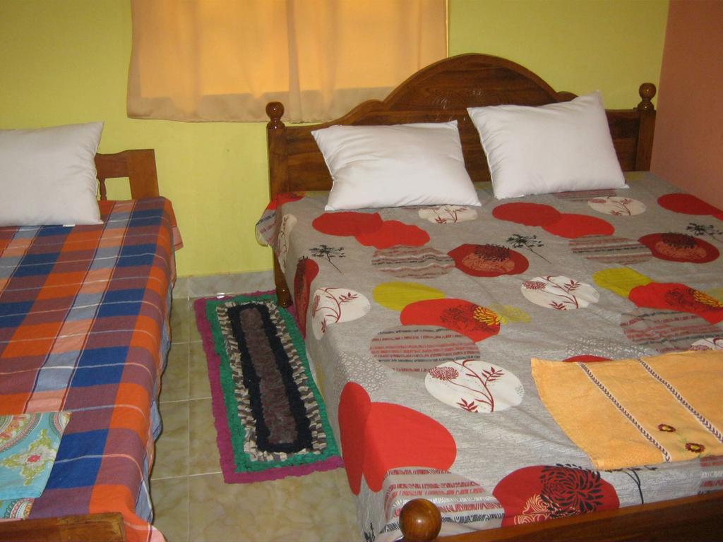 Aurora - Negombo Budget Hostel Chambre photo
