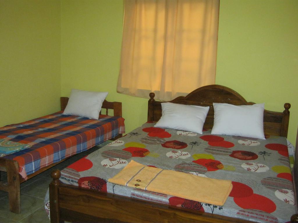 Aurora - Negombo Budget Hostel Chambre photo